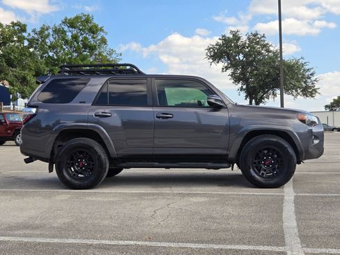 Used 2022 Toyota 4Runner SR5 Premium w/ Moonroof Package RWD image 2