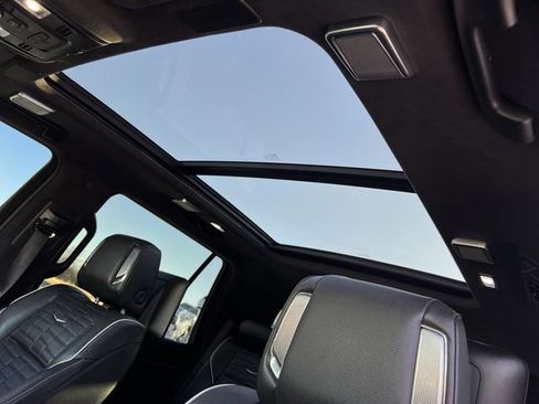 Used 2022 Cadillac Escalade Sport Platinum w/ LPO, ONYX Package image 21