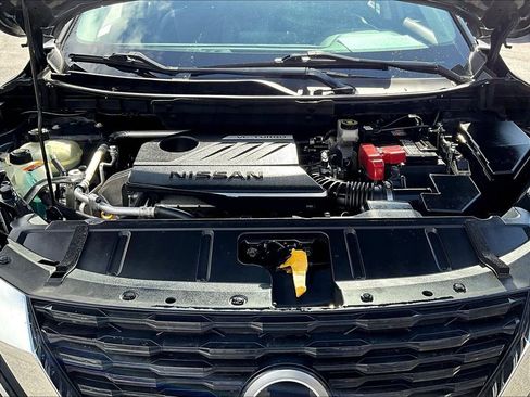 Used 2022 Nissan Rogue SV image 29