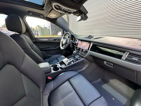 Used 2026 Porsche Macan image 38