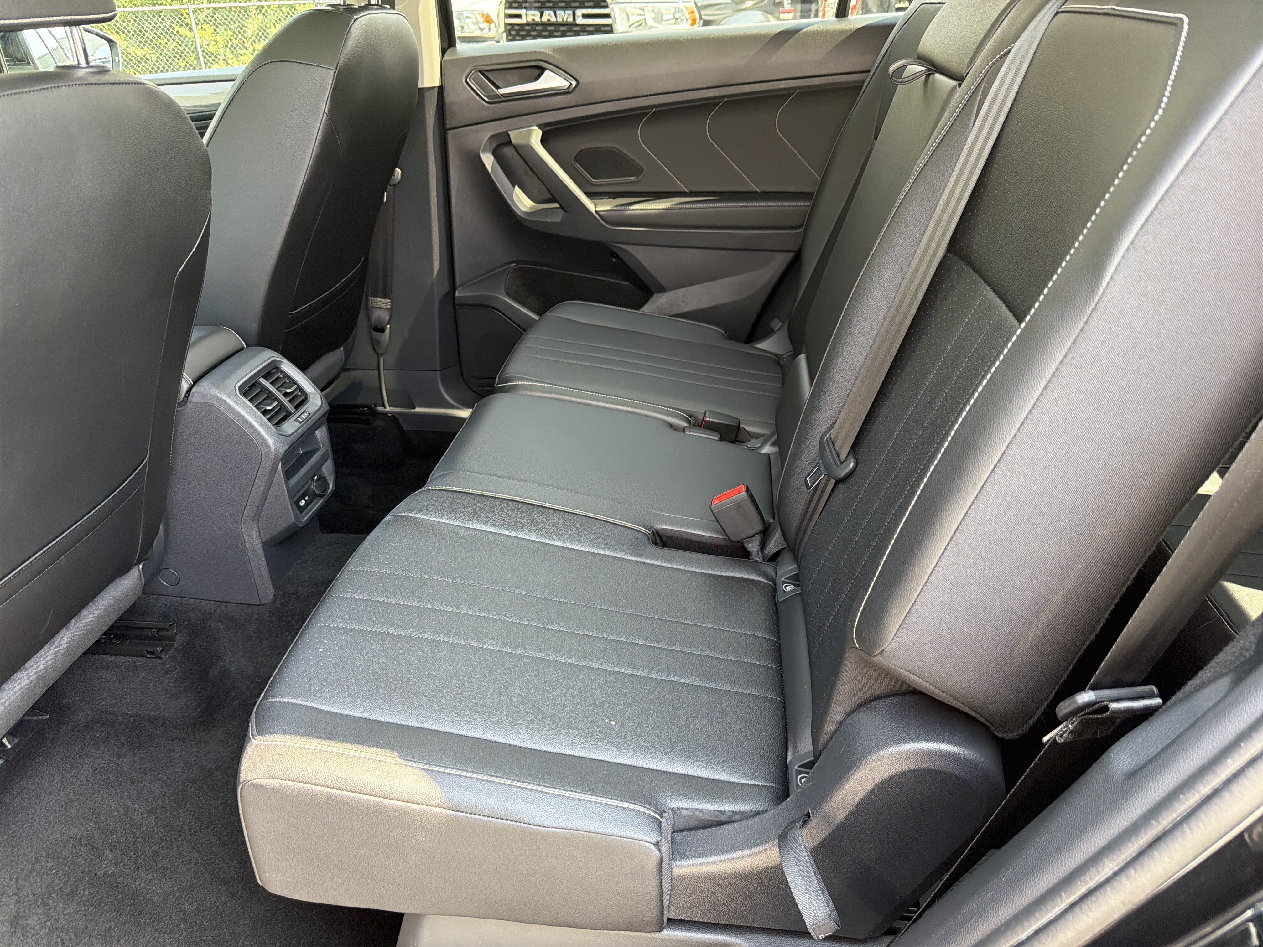 Used 2022 Volkswagen Tiguan SE FWD image 24