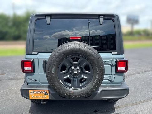 Used 2026 Jeep Wrangler Sport AWD/4WD image 4
