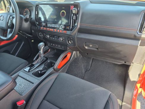 Used 2025 Nissan Frontier PRO-4X w/ Pro Convenience Package AWD/4WD image 11