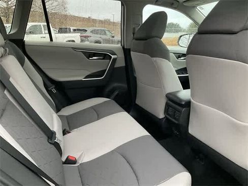 Used 2025 Toyota RAV4 XLE image 17