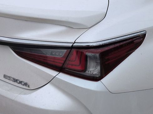 Used 2020 Lexus ES 300h w/ Premium Package image 12