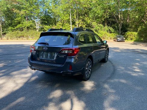 Used 2017 Subaru Outback 2.5i Limited AWD/4WD image 5