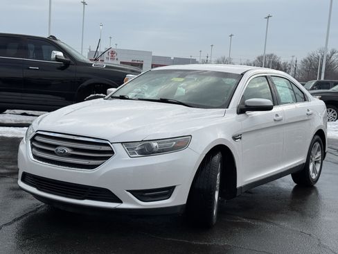 Used 2016 Ford Taurus SEL image 15