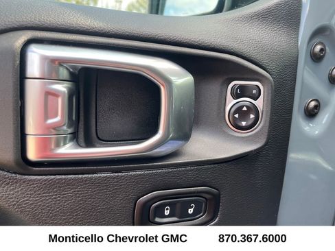 Used 2025 Jeep Gladiator Mojave w/ Steel Bumper Group image 11