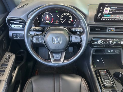 Used 2025 Honda Pilot TrailSport image 30