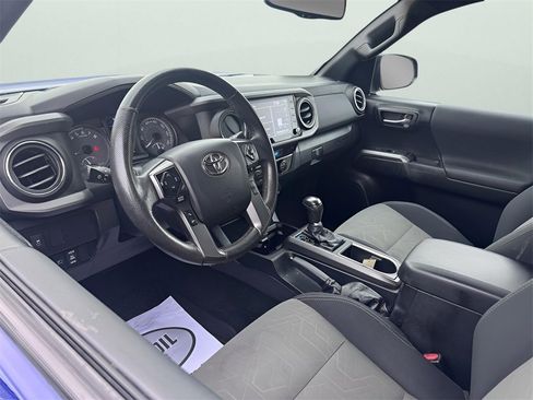 Used 2022 Toyota Tacoma TRD Off-Road image 13