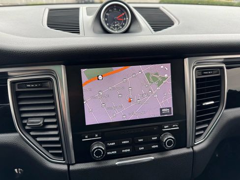 Used 2018 Porsche Macan image 36