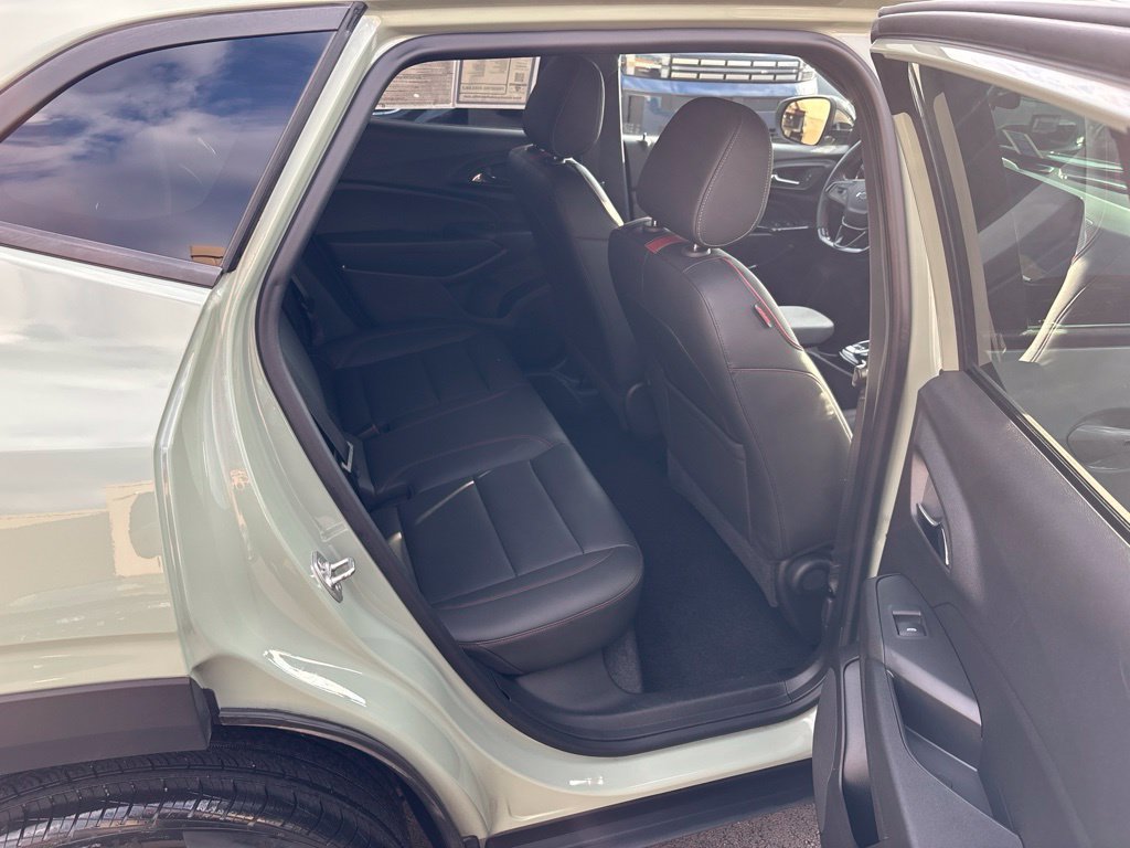 Used 2024 Chevrolet Trax RS FWD image 21