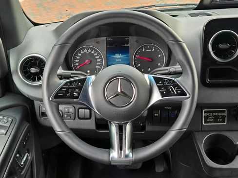 Used 2025 Mercedes-Benz Sprinter 2500 image 15