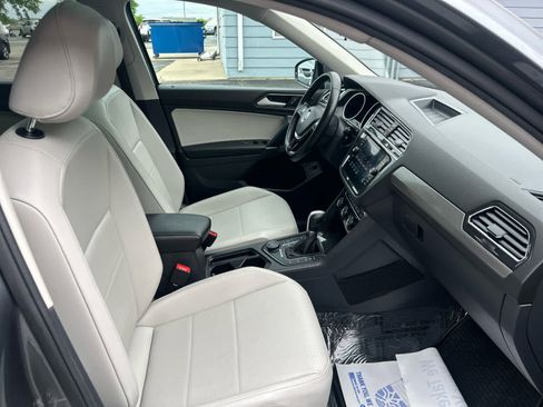 Used 2018 Volkswagen Tiguan SEL AWD/4WD image 26