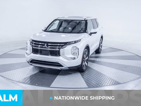Used 2025 Mitsubishi Outlander SE FWD image 2