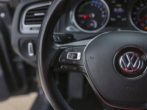 Used 2019 Volkswagen e-Golf SE w/ Driver Assistance Package image 18