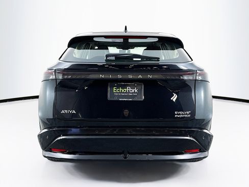 Used 2023 Nissan Ariya AWD image 7