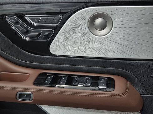 New 2026 Lincoln Aviator Reserve AWD/4WD image 16
