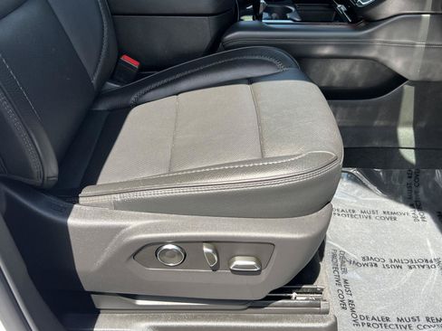 Used 2025 GMC Yukon Denali AWD/4WD image 18