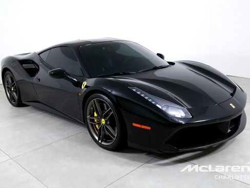 Used 2017 Ferrari 488 GTB RWD image 3