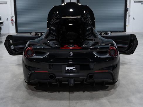 Used 2018 Ferrari 488 Spider image 43