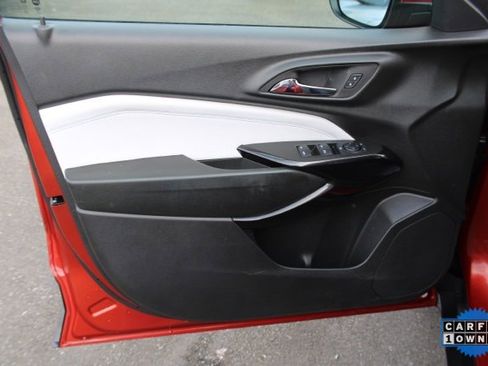 Used 2024 Chevrolet Trax LT w/ LT Convenience Package image 14