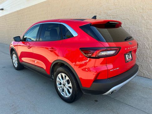 Used 2024 Ford Escape Active AWD/4WD image 3