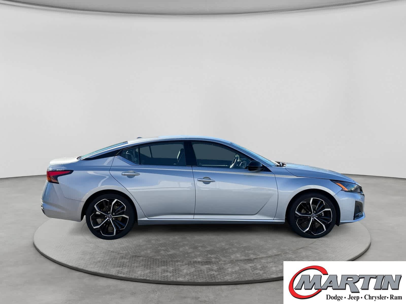 Used 2024 Nissan Altima 2.5 SR FWD image 4