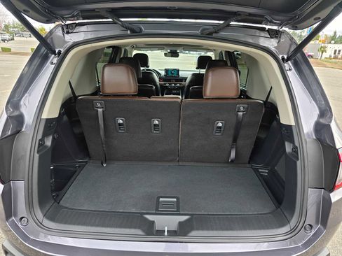 Used 2025 Honda Pilot Elite image 16