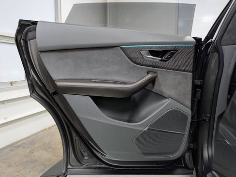 Used 2019 Audi Q8 Prestige w/ Luxury Package image 17