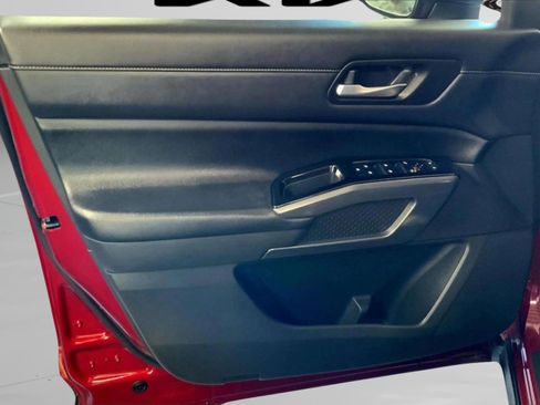 Used 2023 Nissan Pathfinder SL image 15