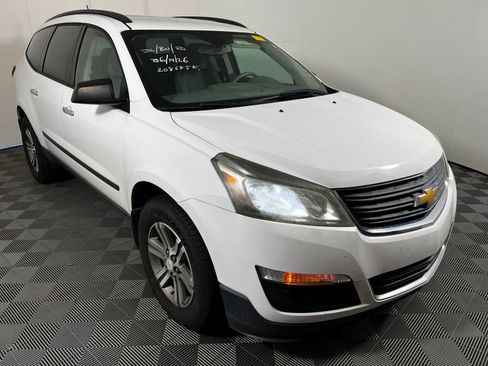 Used 2017 Chevrolet Traverse LS FWD image 3