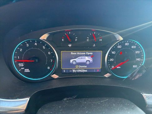 Used 2023 Chevrolet Traverse LT image 9