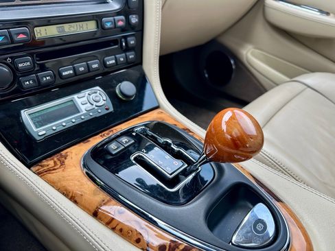 Used 2005 Jaguar XJ Vanden Plas Super V8 image 17