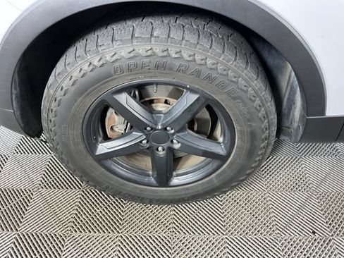 Used 2016 Ford Explorer XLT AWD/4WD image 9
