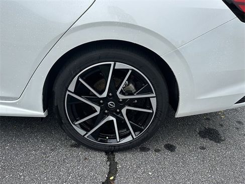 Certified 2025 Nissan Sentra SR image 20