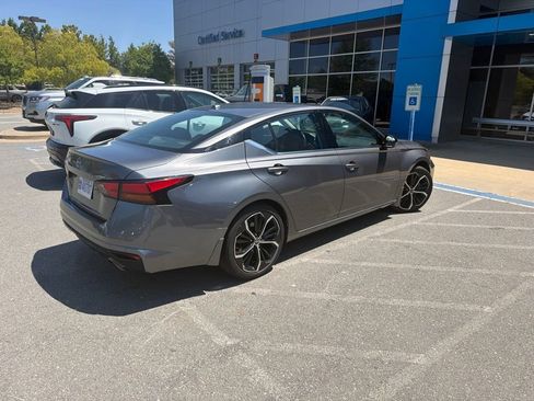 Used 2024 Nissan Altima 2.5 SR w/ SR Premium Package FWD image 3