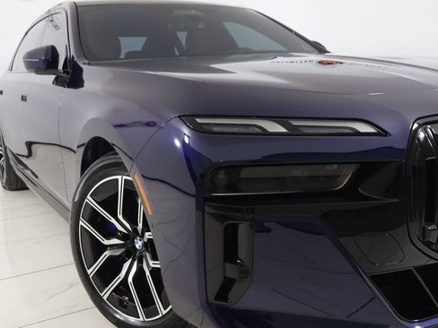 Used 2023 BMW 760i xDrive image 21