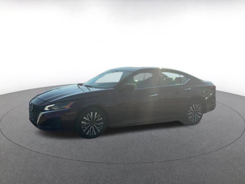 Used 2025 Nissan Altima 2.5 SV image 8