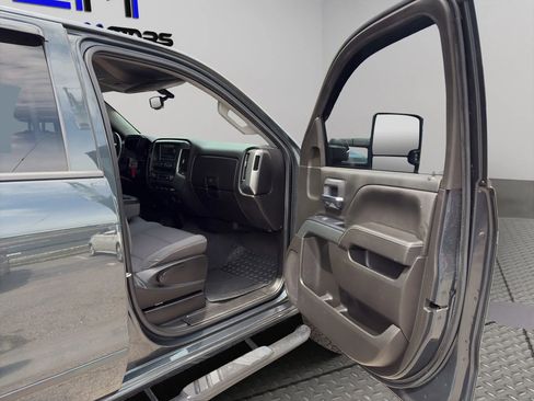 Used 2019 Chevrolet Silverado 1500 LT AWD/4WD image 24