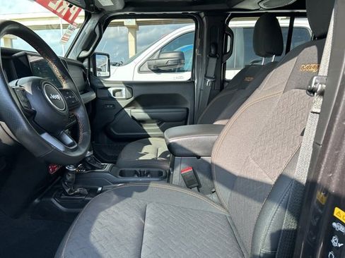 Used 2024 Jeep Gladiator Mojave w/ Convenience Group image 32