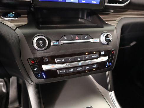 Used 2020 Ford Explorer Limited image 8