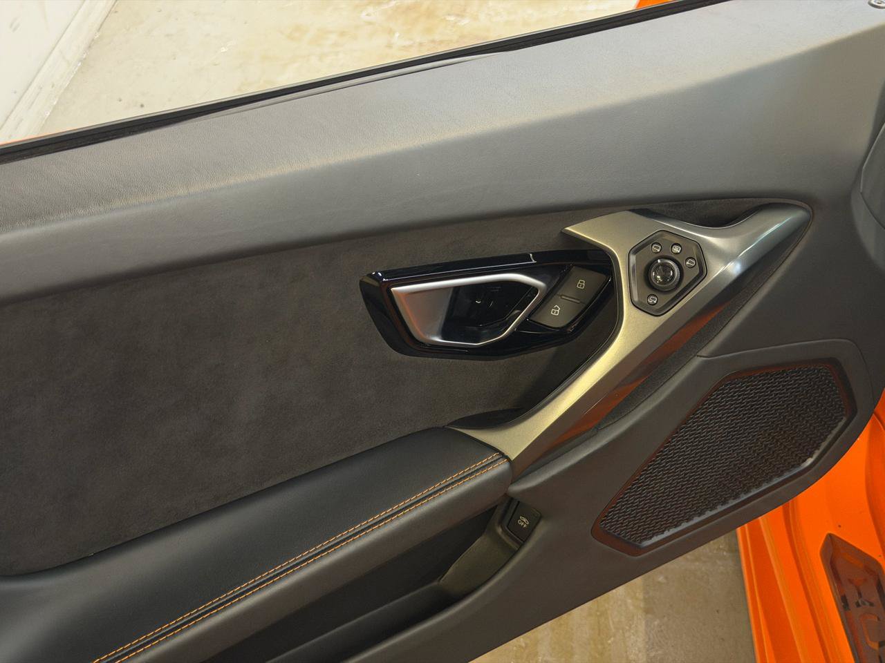 Used 2021 Lamborghini Huracan EVO RWD image 18
