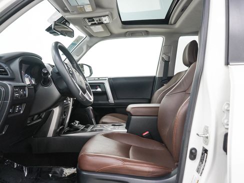 Used 2022 Toyota 4Runner Limited AWD/4WD image 22