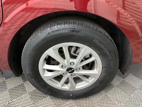 Used 2024 Kia Carnival LX FWD image 21