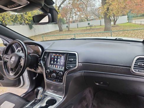 Used 2018 Jeep Grand Cherokee Limited image 38