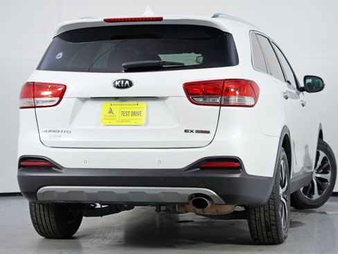 Used 2017 Kia Sorento EX w/ EX Advanced Touring Package image 4