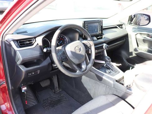 Used 2020 Toyota RAV4 XLE w/ Carpet Mat Package AWD/4WD image 10