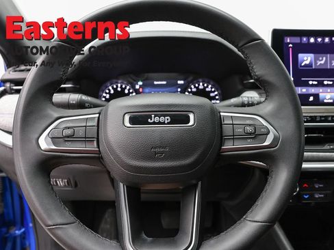 Used 2024 Jeep Compass Latitude AWD/4WD image 10