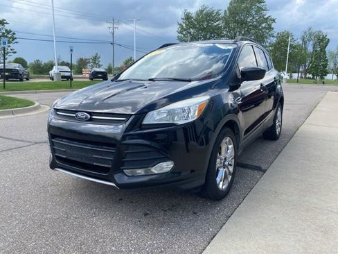 Used 2015 Ford Escape SE w/ Equipment Group 201A AWD/4WD image 1